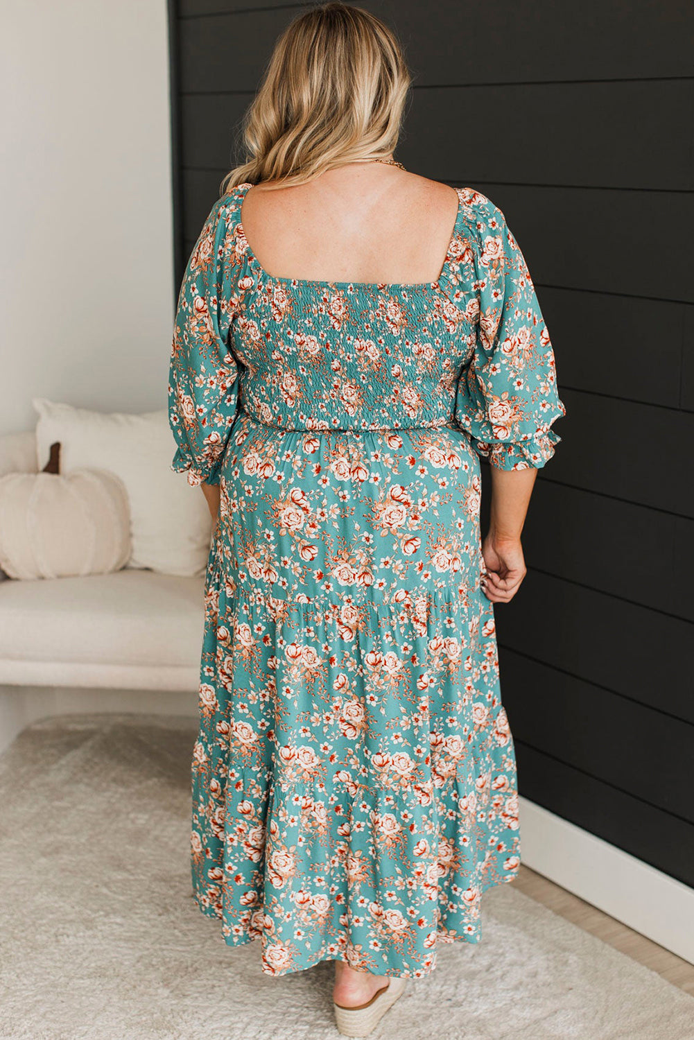 Robe longue smockée à imprimé floral et col carré