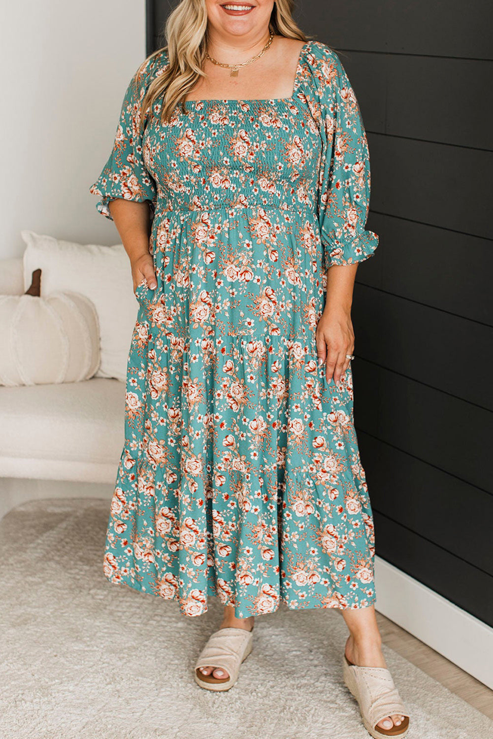 Robe longue smockée à imprimé floral et col carré